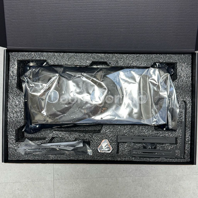 기가바이트 RTX 4080 SUPER 어로스 마스터--9