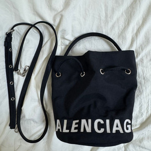 발렌시아가버킷백