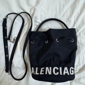 발렌시아가버킷백