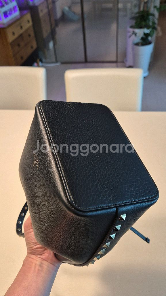 [새상품급] 발렌티노 락스터드 드로우스트링 버킷백--4