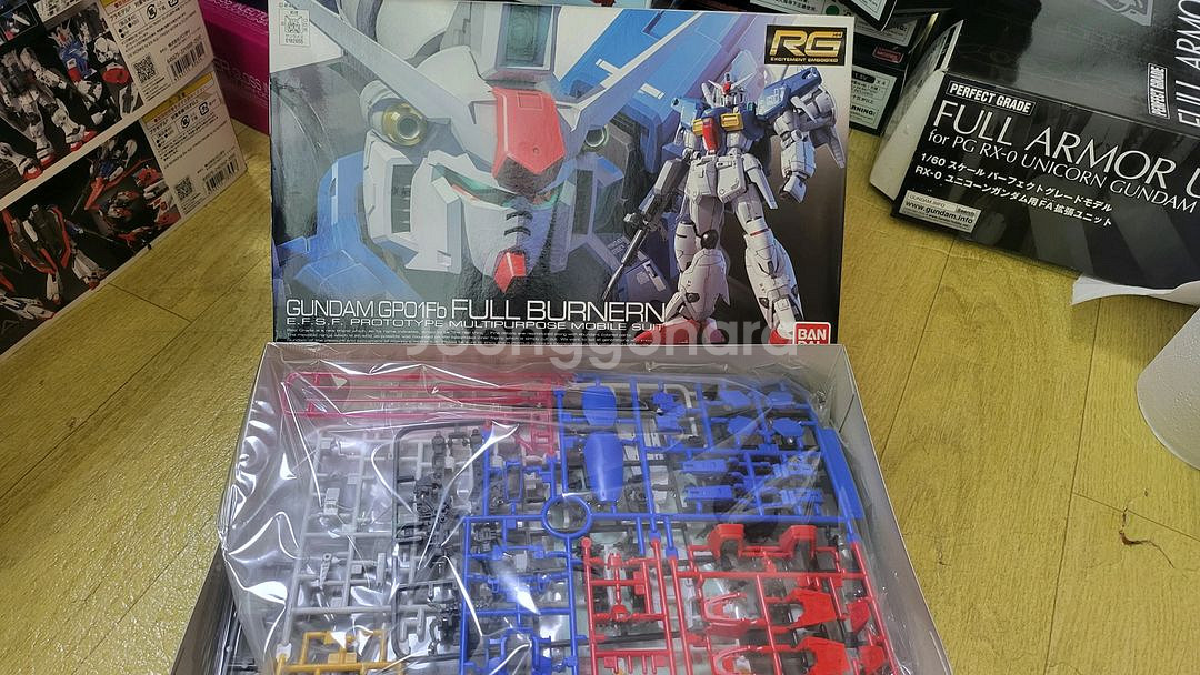 RG 건담 GP01Fb 풀버니언 새상품--1
