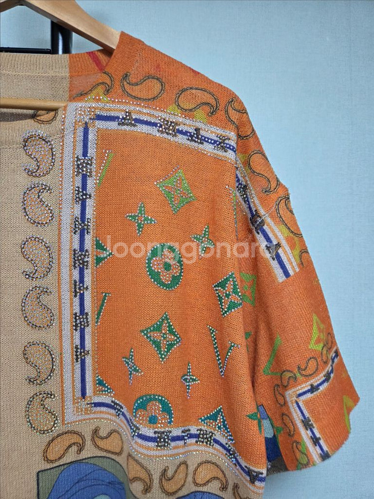 F 미착용 루즈핏 핫픽스 패턴 라운드 니트--1