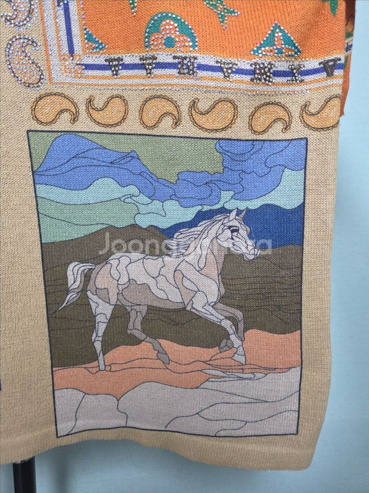 F 미착용 루즈핏 핫픽스 패턴 라운드 니트--2