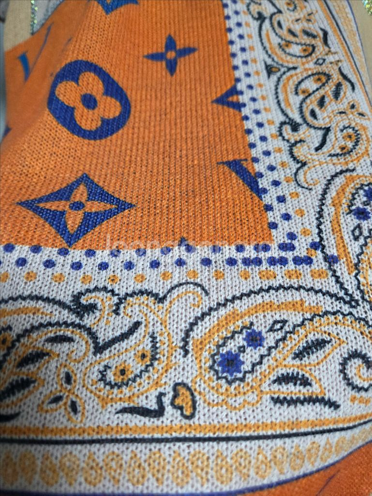 F 미착용 루즈핏 핫픽스 패턴 라운드 니트--3