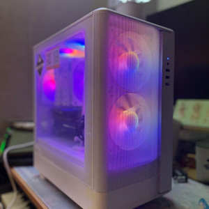 게임용 특 AAA급 화이트감성 컴퓨터 본체