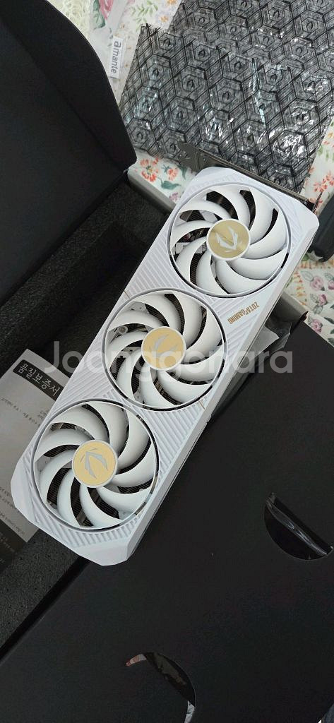 rtx 5070 솔리드 화이트--0
