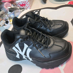 뉴욕 양키스 블랙 운동화 240 (본박스없음)
