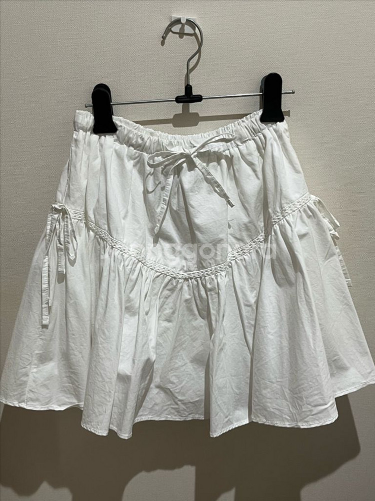 살롱드욘 리본 셔링 미니스커트 화이트--2