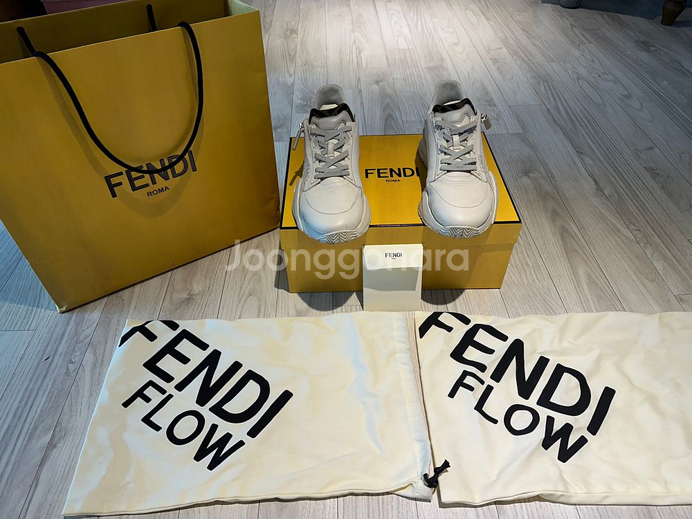 펜디 플로우 스니커즈 화이트 컬러--3