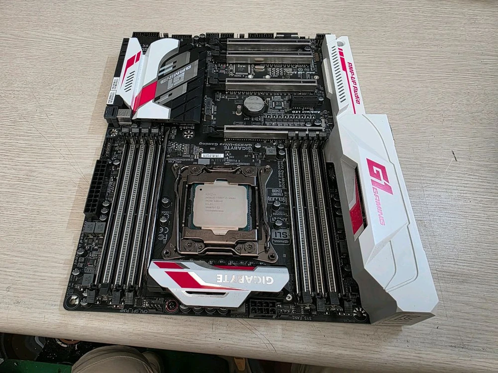 기가바이트 X99보드+ i7-5960X cpu 이미지