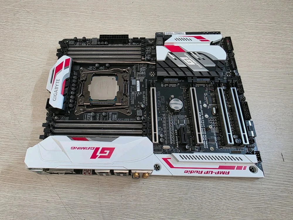 기가바이트 X99보드+ i7-5960X cpu 이미지