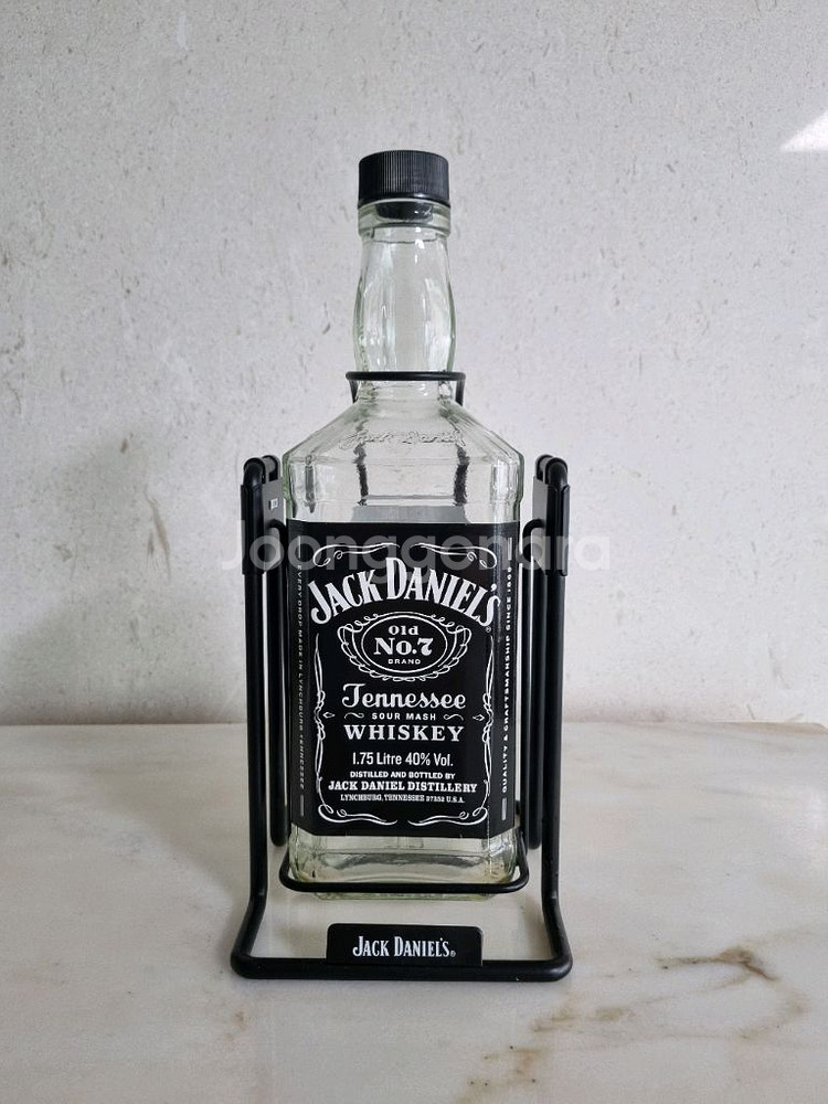잭다니엘 1.75L 공병과 거치대 세트--1