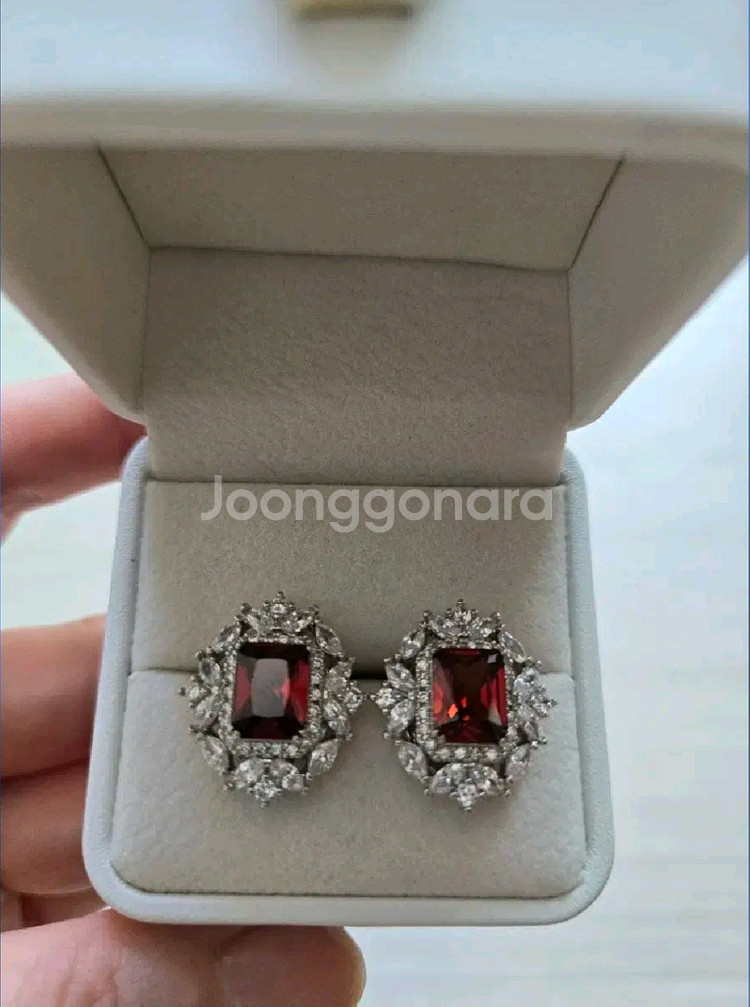 [새상품] 화이트도금 와인스파클링 귀걸이 #서지컬#은침--2
