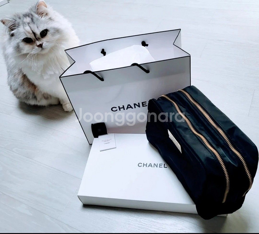 샤넬파우치 (새상품) + 덤(미니거울)ㅡ6--0