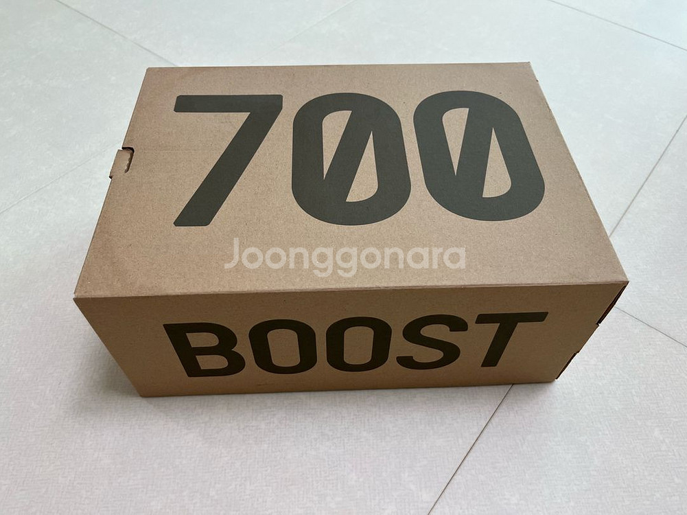 이지부스트 700 유틸리티 블랙 275사이즈 새상품급--0