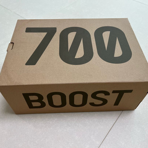 이지부스트 700 유틸리티 블랙 275사이즈 새상품급