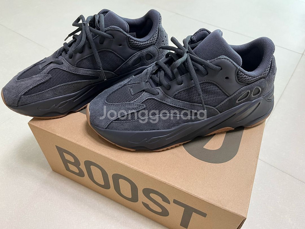 이지부스트 700 유틸리티 블랙 275사이즈 새상품급--3