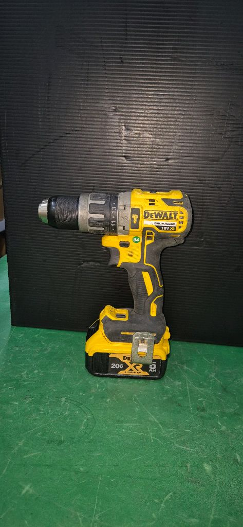 디월트 충전 해머 드릴 DCD796 20V 배터리포함 이미지