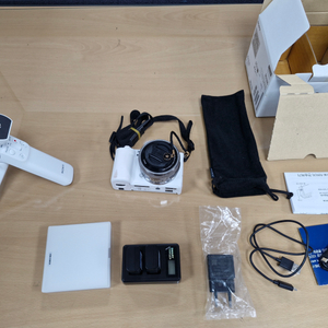 SONY ZV-E10 미러리스 카메라 판매합니다