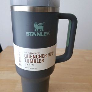 스탠리 텀블러1.18L 퀜처 H2.0 플로우스테이트 차콜