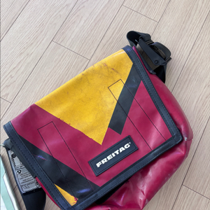 프라이탁 라씨 크로스백