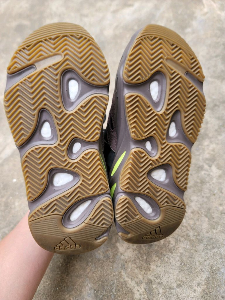 아디다스 웨이브러너 700 사이즈 220 이미지