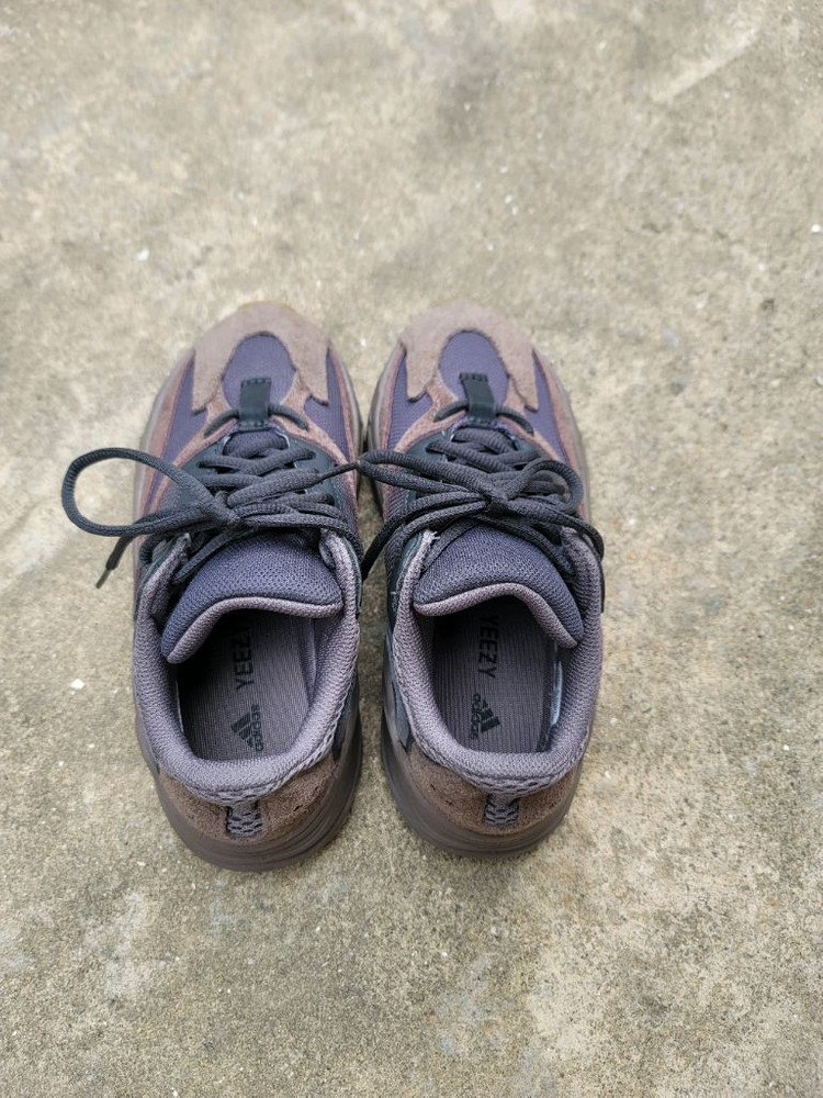 아디다스 웨이브러너 700 사이즈 220 이미지