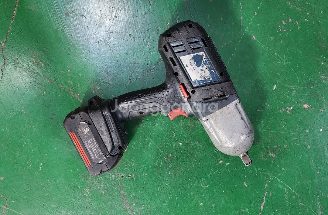 보쉬 18v충전임팩렌치 GDS18V-HT (충전기X)--0