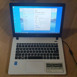 Acer Aspire ES 13 노트북입니다