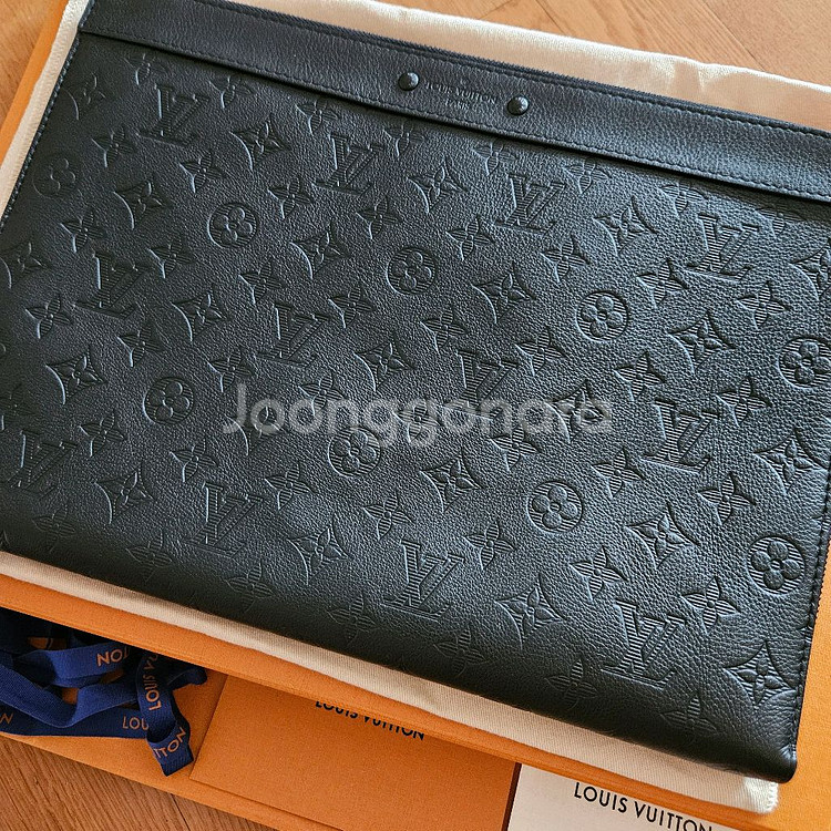 루이비통 도큐먼트 포쉐트 주르 클러치--0