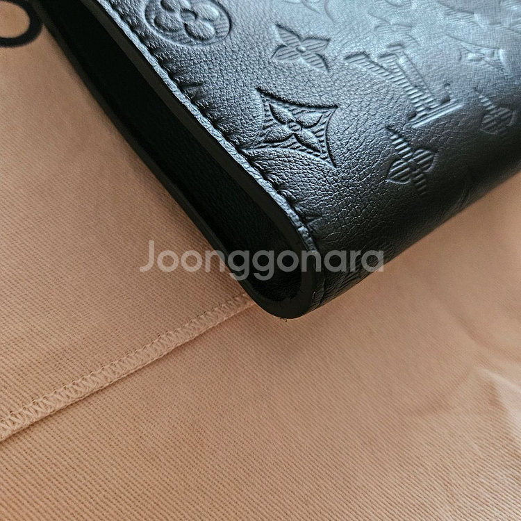 루이비통 도큐먼트 포쉐트 주르 클러치--3