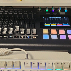 타스캠 TASCAM 오디오 인터페이스