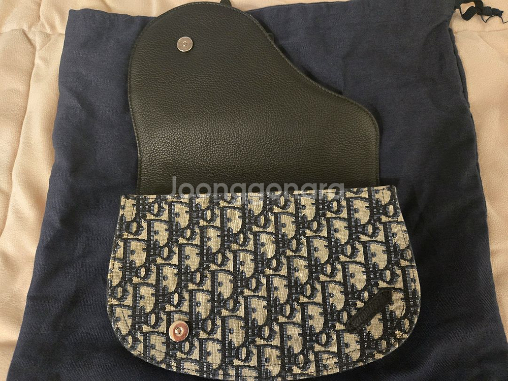 디올 오블리크 새들백 팝니다.--3