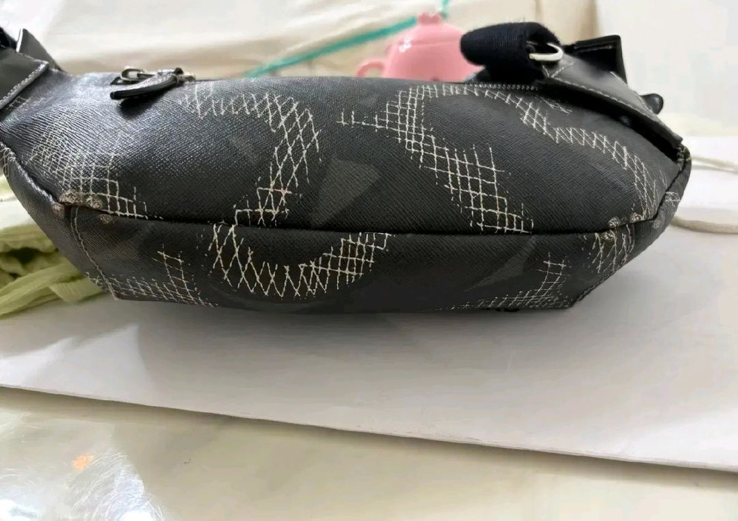 버버리 SONNY 모노그램 프린트힙색--2