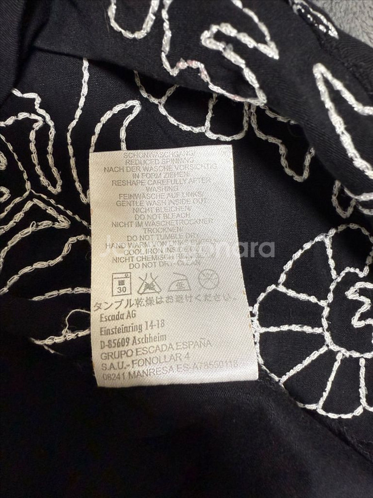 에스카다 반팔 티셔츠 꽃자수 정품--3