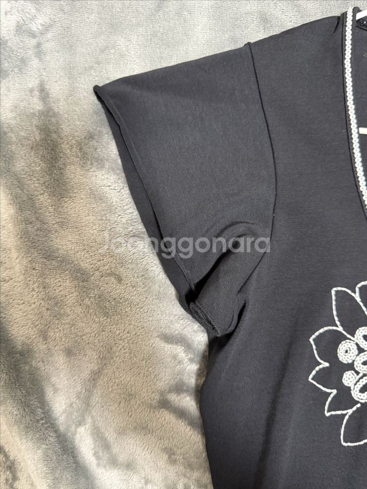 에스카다 반팔 티셔츠 꽃자수 정품--2