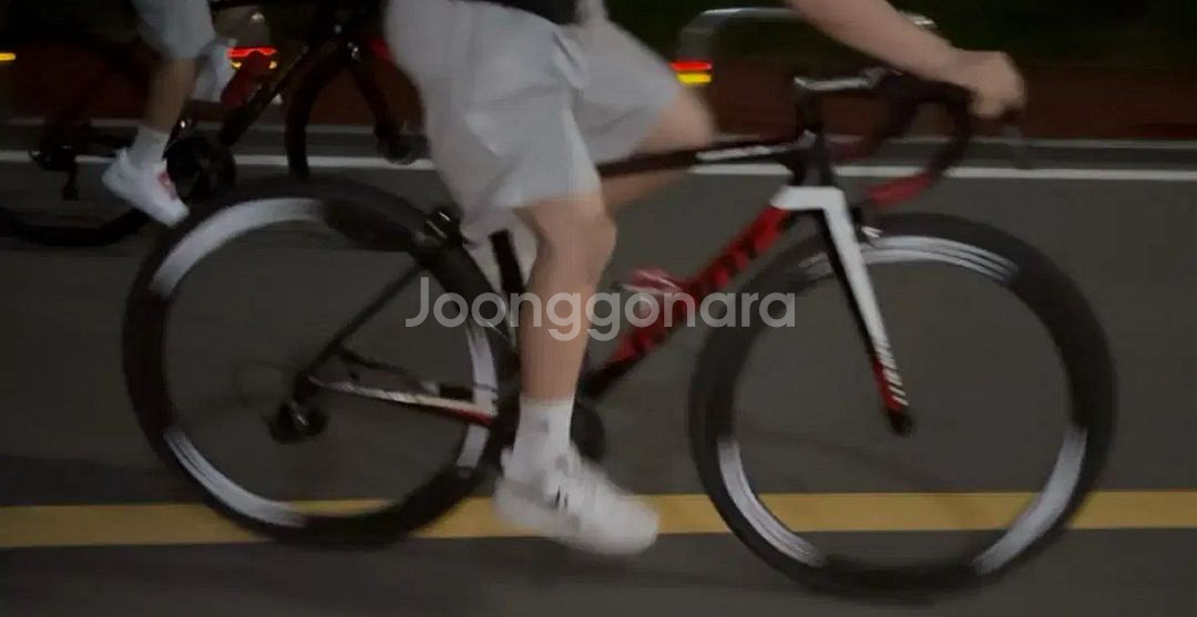 자이언트 TCR 풀카본 어드밴스드1 로드 자전거--2