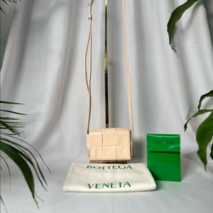 보테가베네타 미니카세트백 핑크베이지