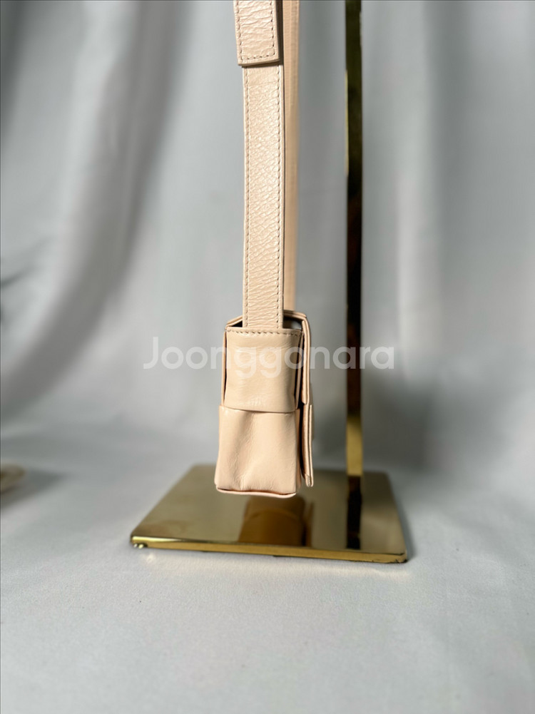 보테가베네타 미니카세트백 핑크베이지--3