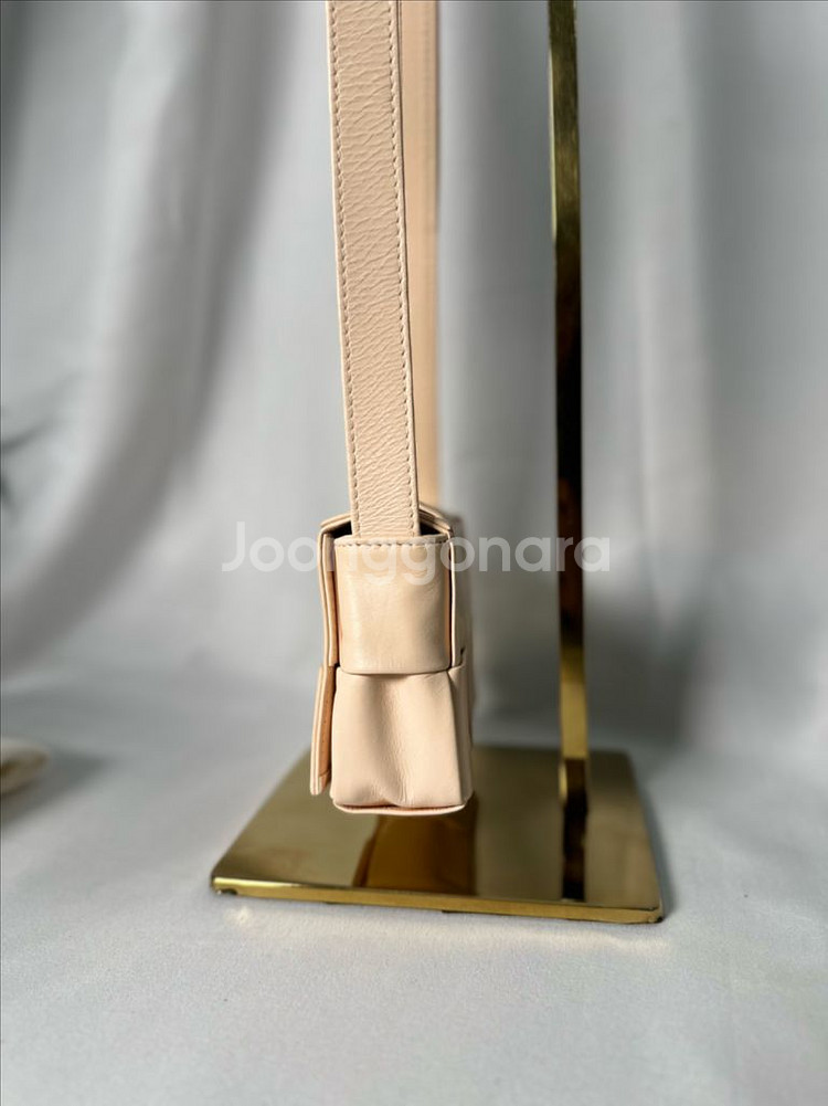 보테가베네타 미니카세트백 핑크베이지--2