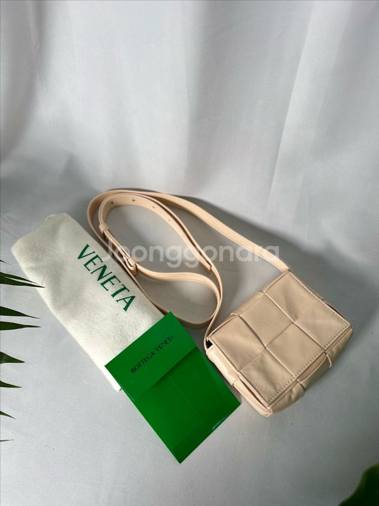 보테가베네타 미니카세트백 핑크베이지--6