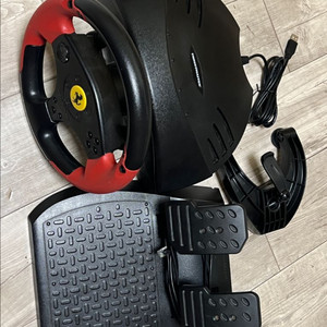 트러스트마스터 페라리 레드 레전드 레이싱휠