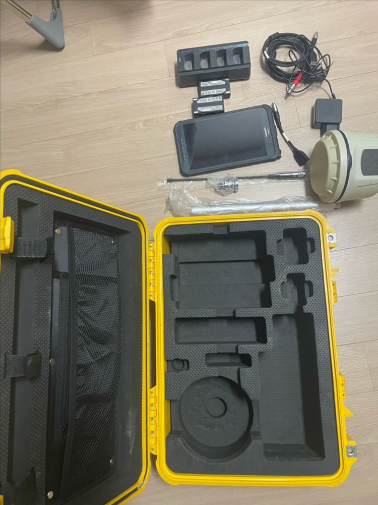 gps측량기 티안유 gr5 gnss 이미지