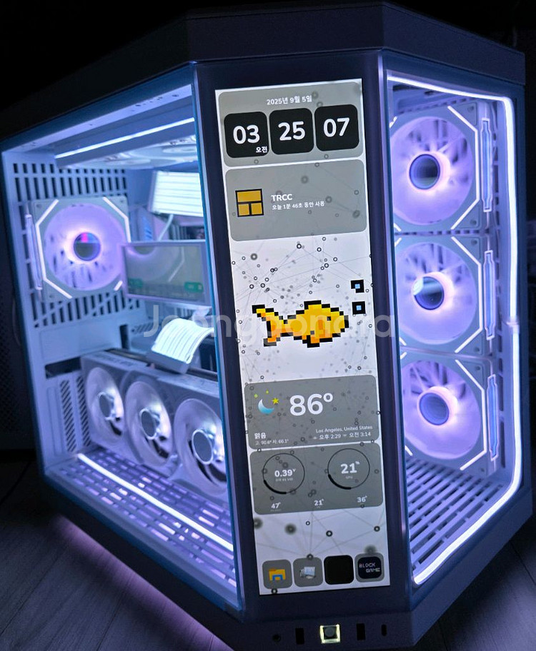 라이젠7 9800X3D 5080 올화이트 Y70 본체--0