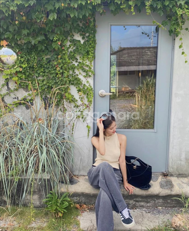 러브미우 콜렉트 니트 나시 베이지 홀터넥 티셔츠 민소매--0