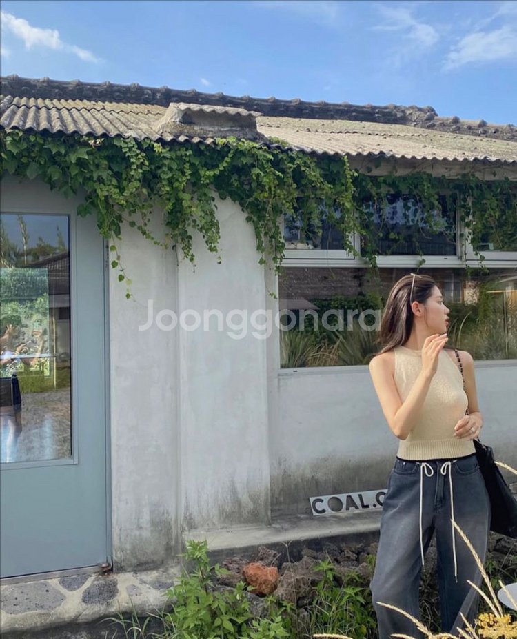 러브미우 콜렉트 니트 나시 베이지 홀터넥 티셔츠 민소매--1