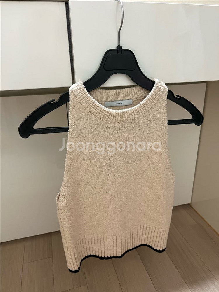 러브미우 콜렉트 니트 나시 베이지 홀터넥 티셔츠 민소매--5