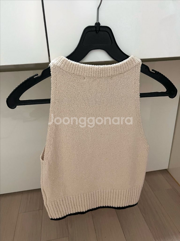 러브미우 콜렉트 니트 나시 베이지 홀터넥 티셔츠 민소매--6