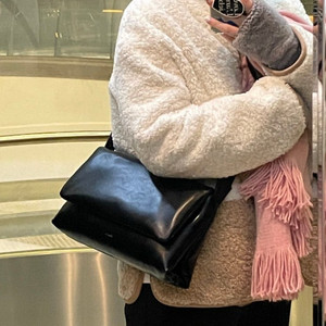 스탠드오일 플러피백 블랙