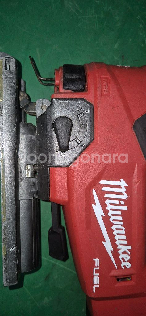 밀워키 충전 직소기 M18 FJS 5ah 배터리포함--7